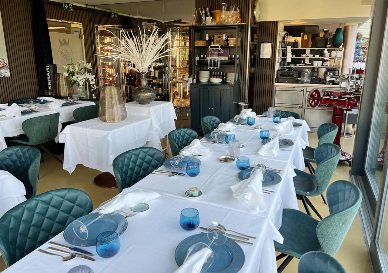 ドレスデン レジデンツ アム ツヴィンガーアパートホテル エクステリア 写真 The interior of the restaurant