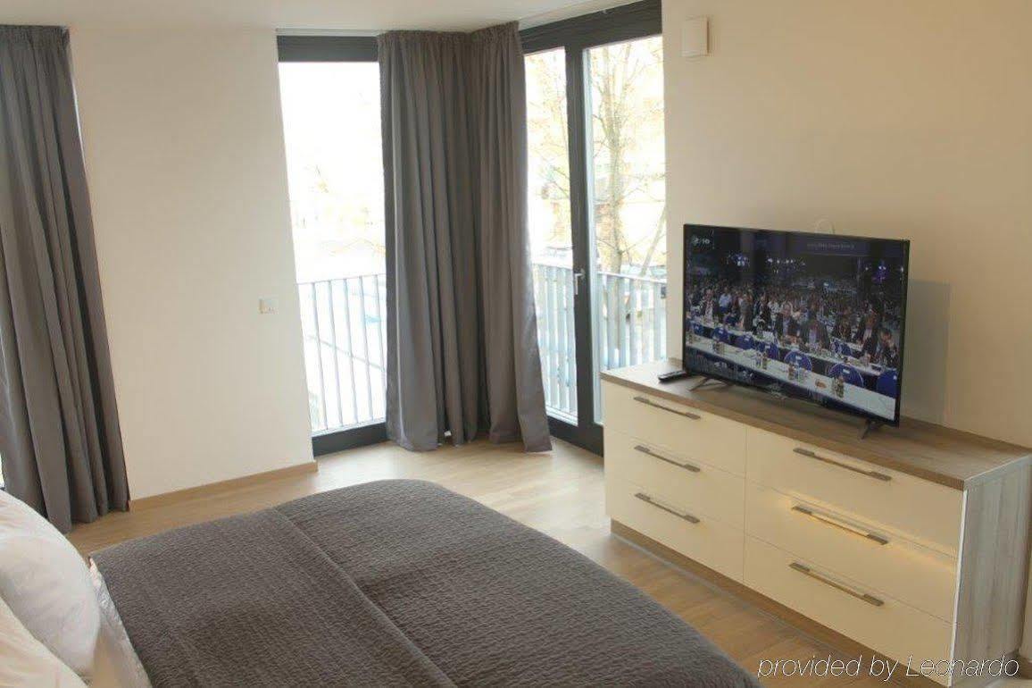 ドレスデン レジデンツ アム ツヴィンガーアパートホテル エクステリア 写真 A room at the hotel