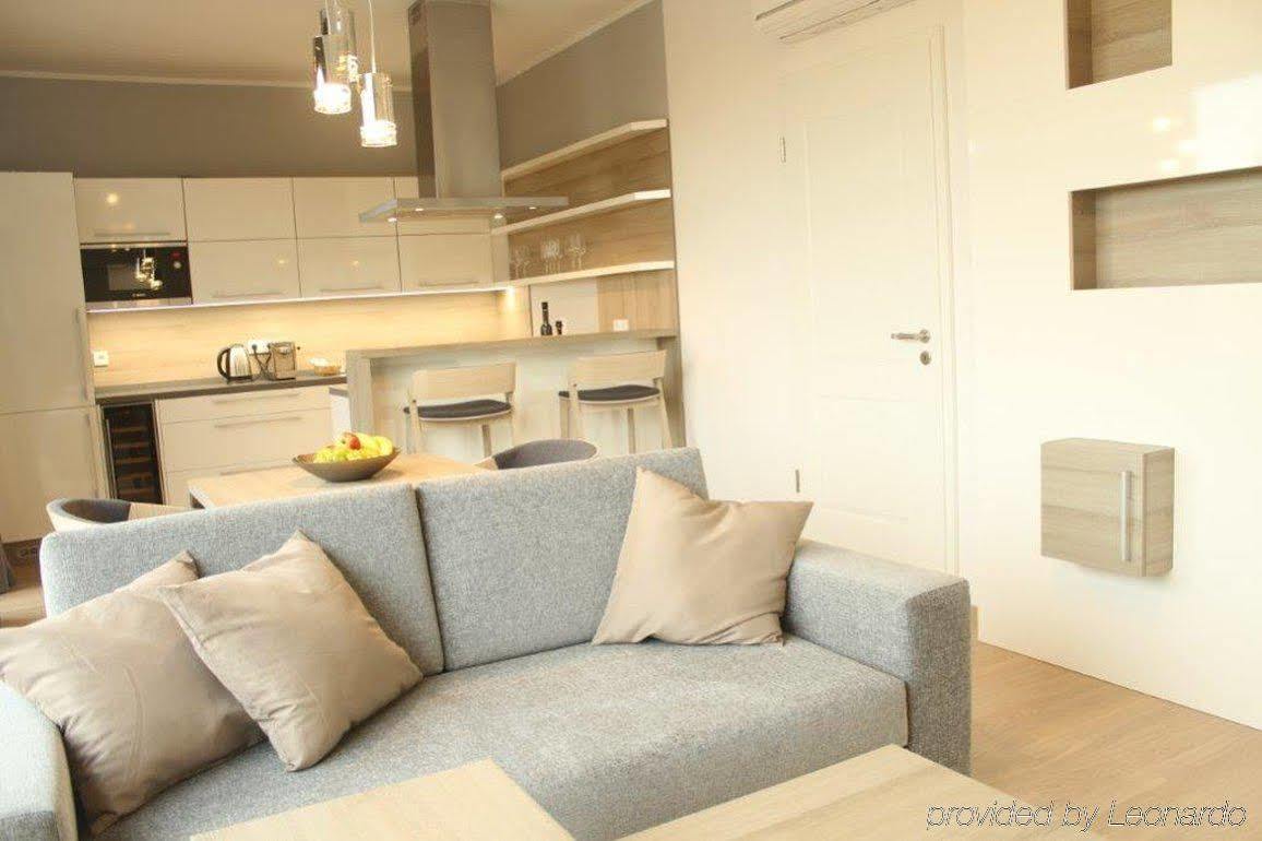 ドレスデン レジデンツ アム ツヴィンガーアパートホテル エクステリア 写真 A modern apartment