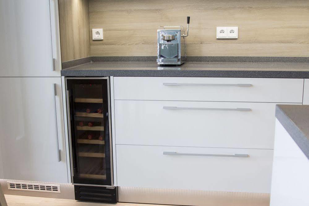 ドレスデン レジデンツ アム ツヴィンガーアパートホテル エクステリア 写真 A wine cooler