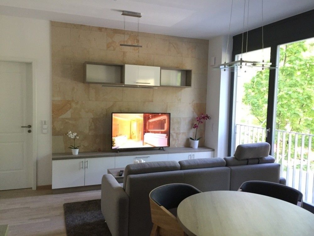 ドレスデン レジデンツ アム ツヴィンガーアパートホテル エクステリア 写真 A living room with a television