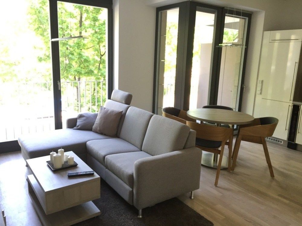 ドレスデン レジデンツ アム ツヴィンガーアパートホテル エクステリア 写真 A living room in a modern apartment