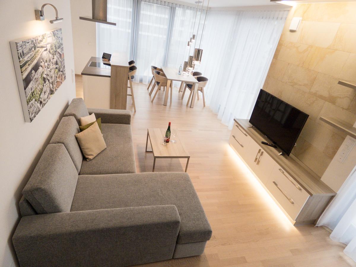 ドレスデン レジデンツ アム ツヴィンガーアパートホテル エクステリア 写真 A modern apartment in the center of the city