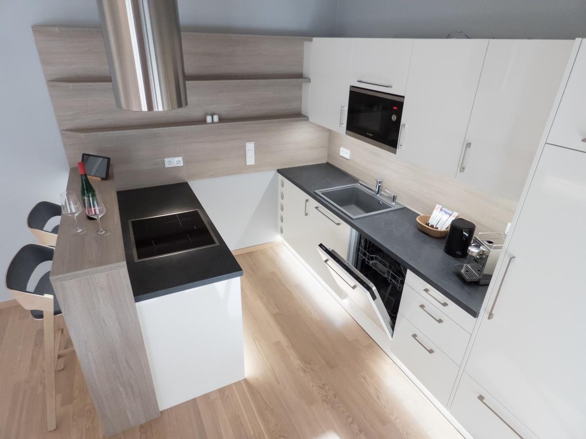 ドレスデン レジデンツ アム ツヴィンガーアパートホテル エクステリア 写真 A modern German kitchen
