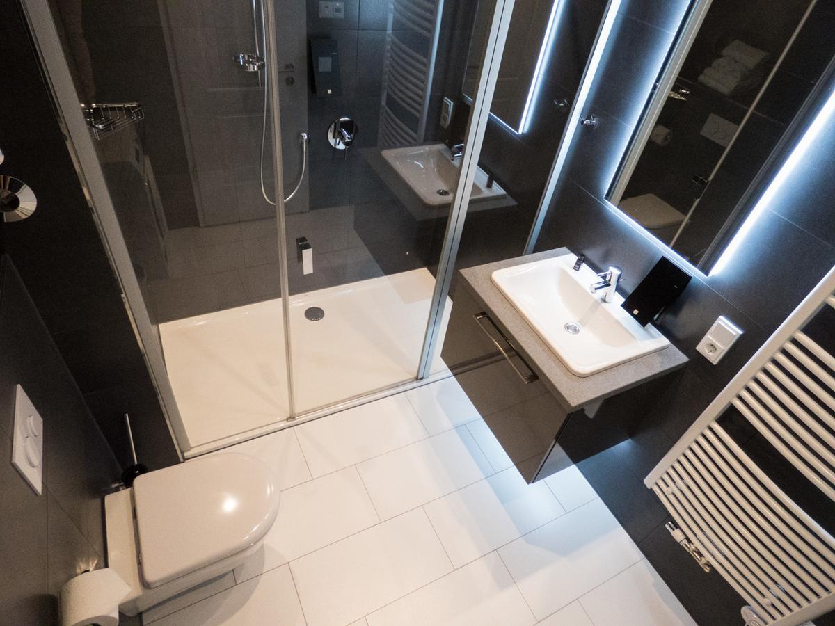 ドレスデン レジデンツ アム ツヴィンガーアパートホテル エクステリア 写真 A wet room